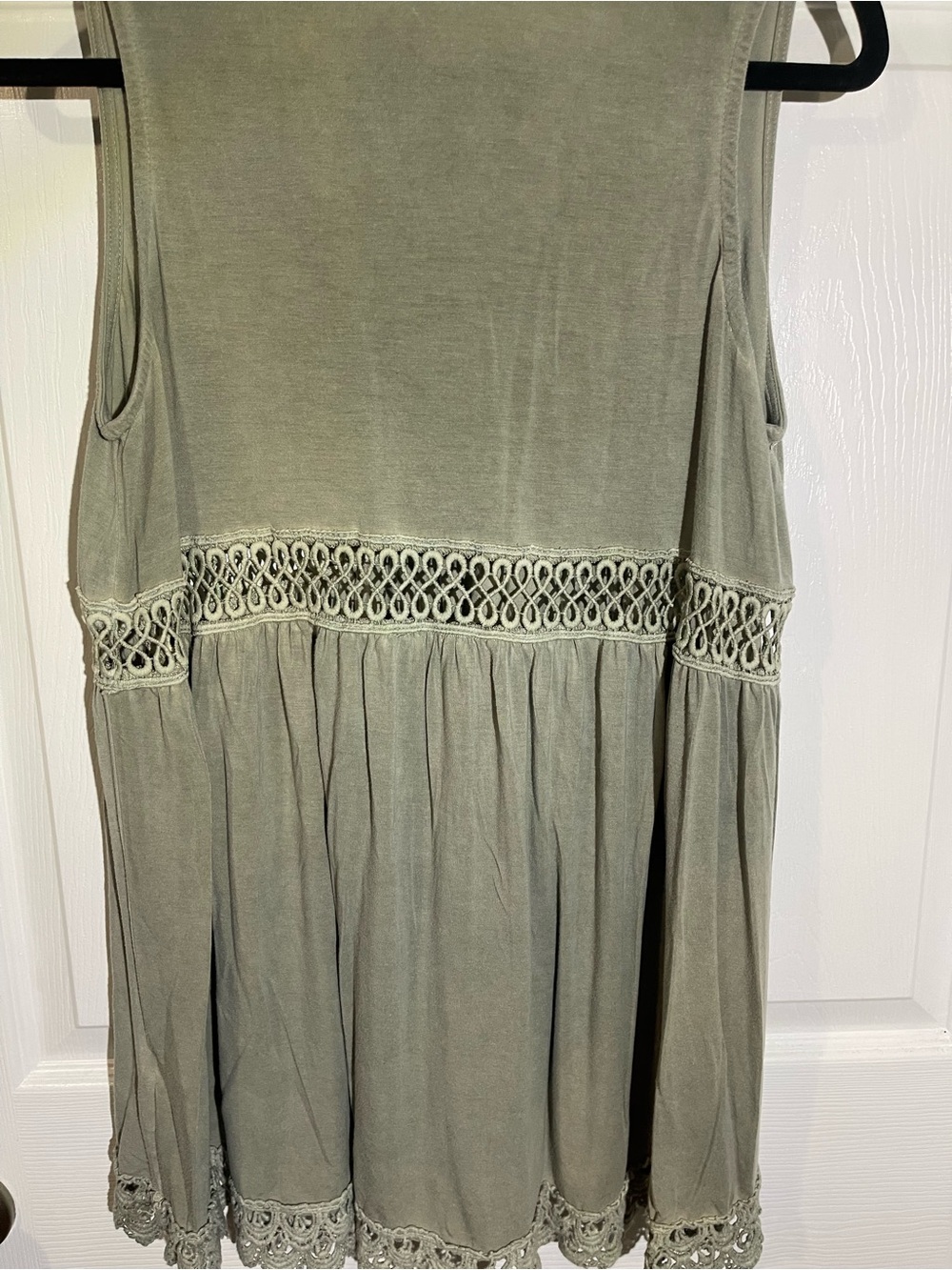 POL V-Neck Crochet Babydoll Flowy Tank Top - Picture 5 of 6